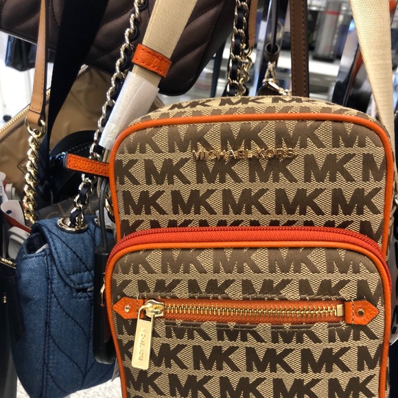 Brand name Handbags - Picture 5 of 16